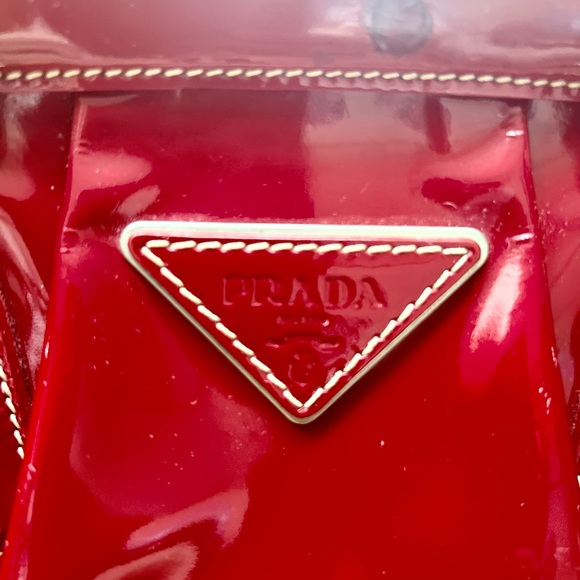 Prada Large Hobo Patent Leather Bag - Picture 4 of 17